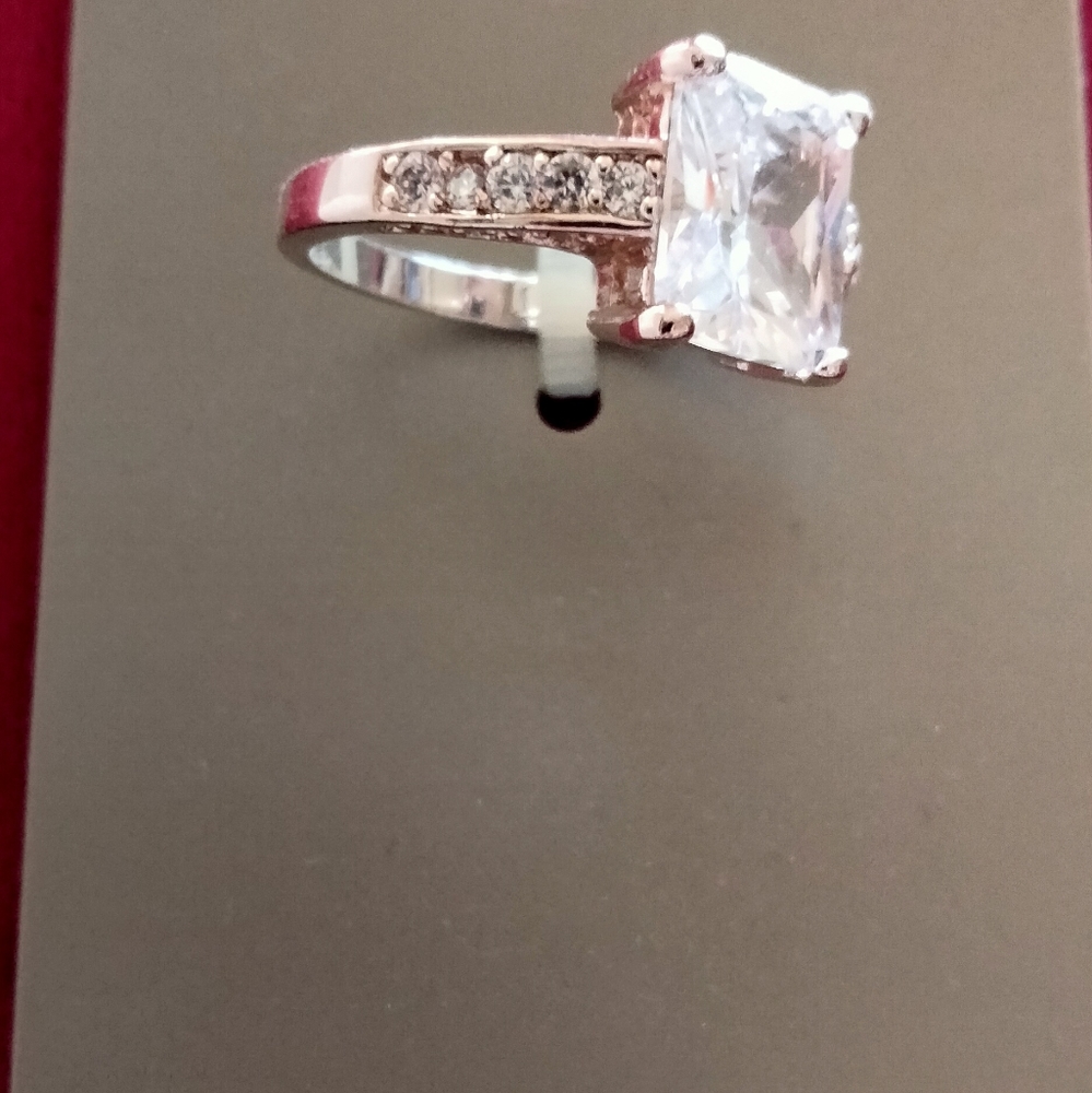 💍💖💎 BEAUTIFUL CUBIC RING, SIZE 9 - Picture 2 of 6